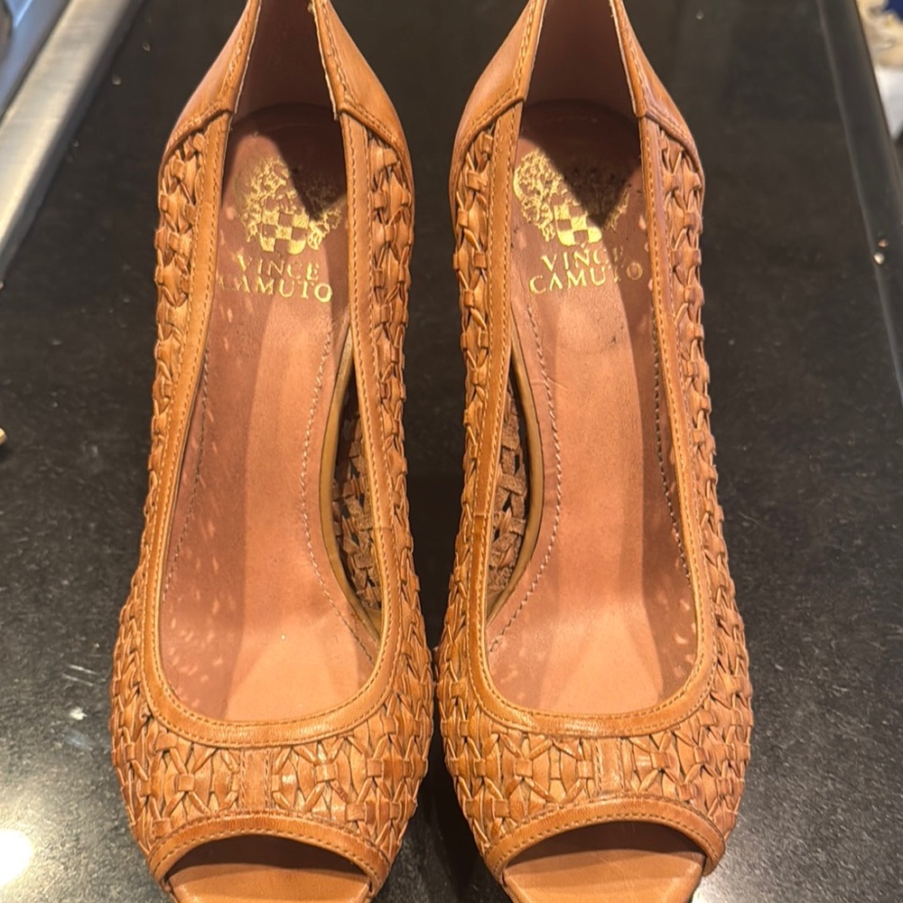 Vince Camuto Women's Tan Peep-Toe Heels so 9
Show measures 10 inches long